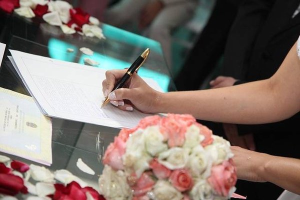 Les avantages et les inconvénients d'un mariage civil ou religieux