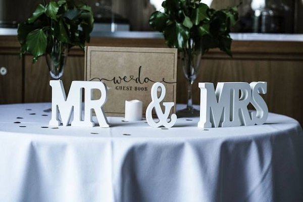 Comment créer un livre d'or personnalisé pour son mariage ?