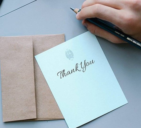 Comment remercier ses invités pour leurs cadeaux de mariage ?